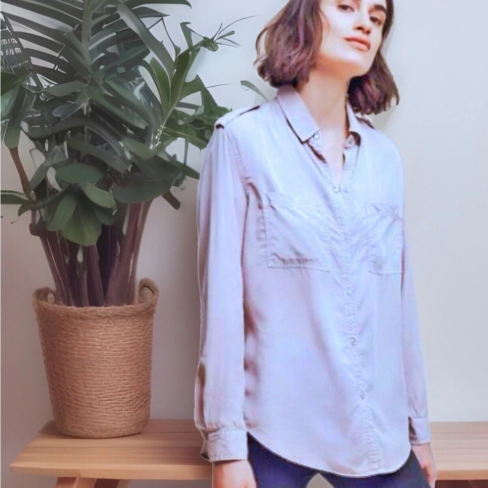 HOLDING HORSES ANTHROPOLOGIE Blouse Womens Small Bleach Blue Chambray Epaulettes